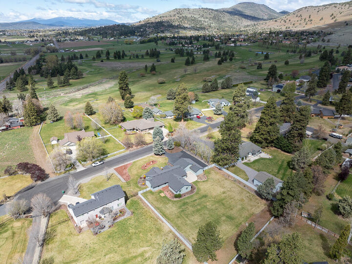 Property Photo:  4075 Collier Lane  OR 97603 