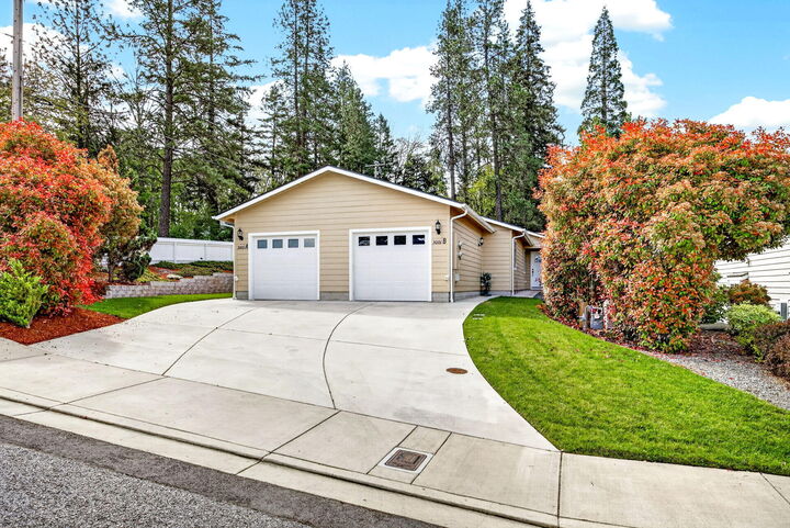 Property Photo: 3001 University Road A & B OR 97527