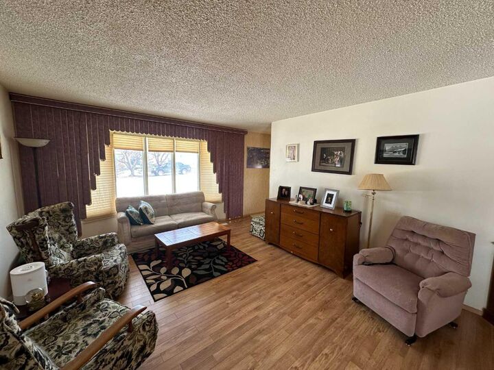 Property Photo:  21 1 Avenue W  AB T0B 1C0 