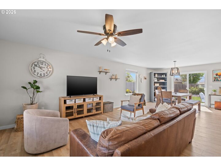 Property Photo:  185 Rio Senda St  OR 97882 