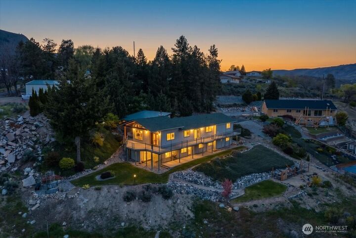 Property Photo:  404 S Clifford Street  WA 98816 