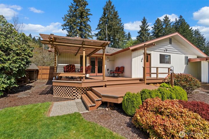 Property Photo:  2403  Elliott Avenue NW  WA 98502 