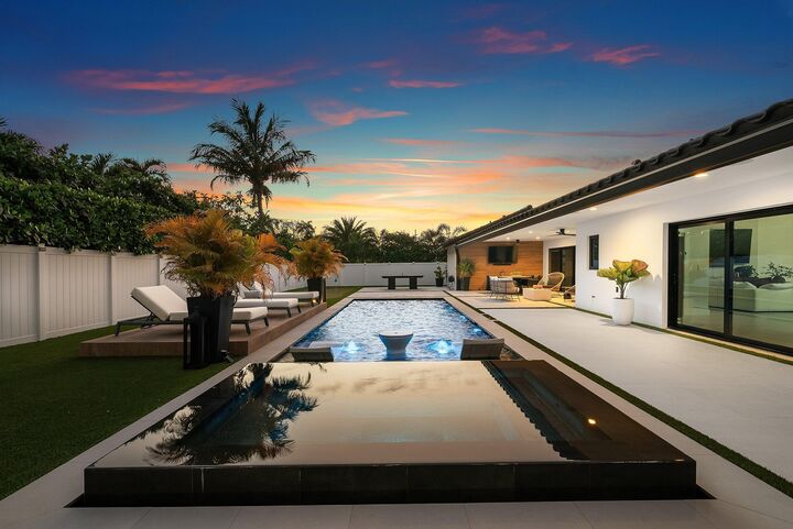 Property Photo: 926 SW 35th Court FL 33435