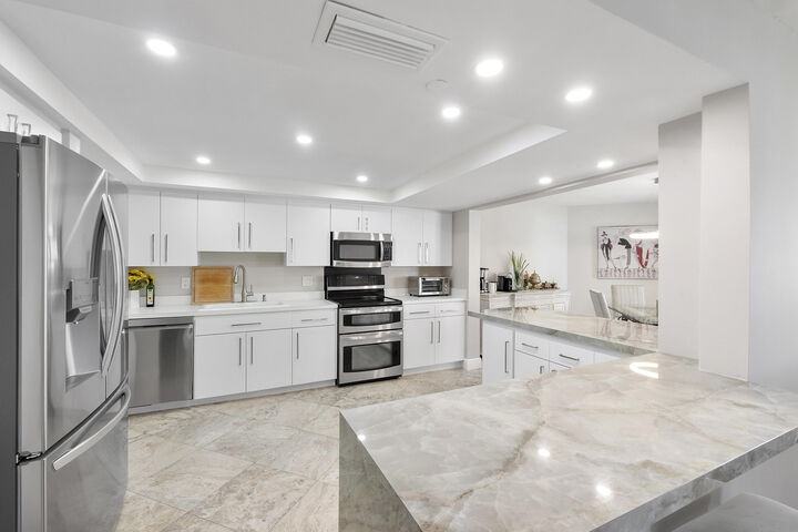 Property Photo: 501 N Riverside Drive 203 FL 33062