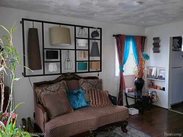 Property Photo:  23 Hillsmont Avenue  MI 48341 