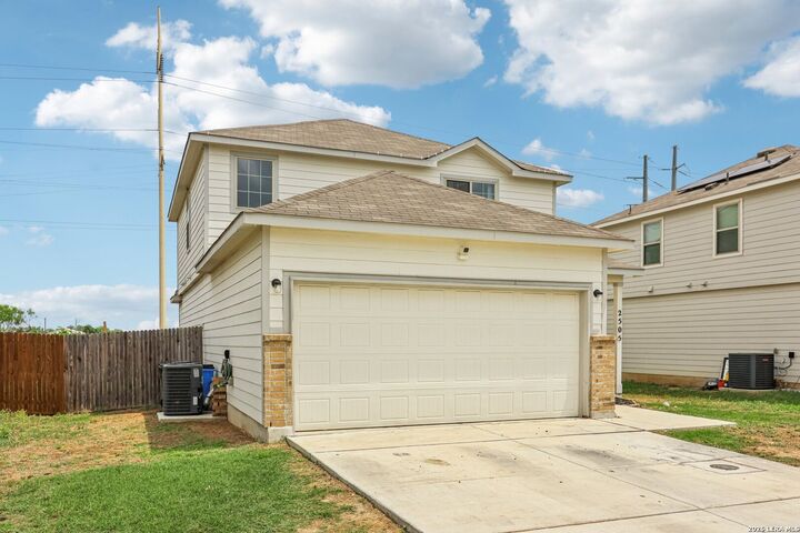 Property Photo:  2505 Dino Dr  TX 78155 