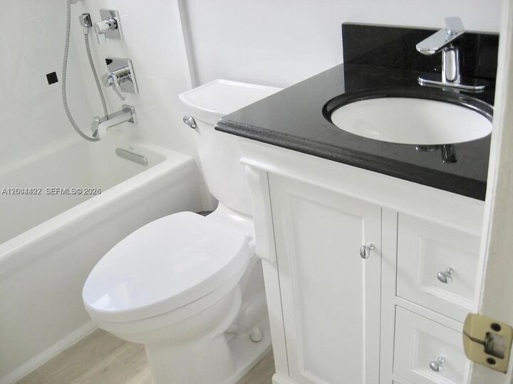 Property Photo:  2140 NE 180th St  FL 33162 