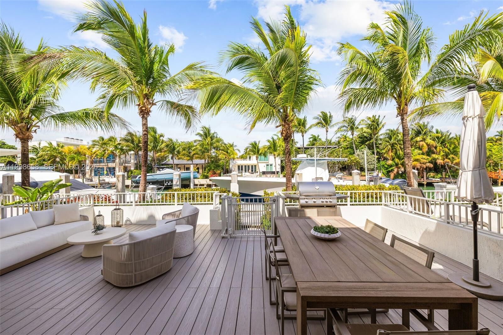 Property Photo: 1415 Sunset Harbour Dr Th-102 FL 33139