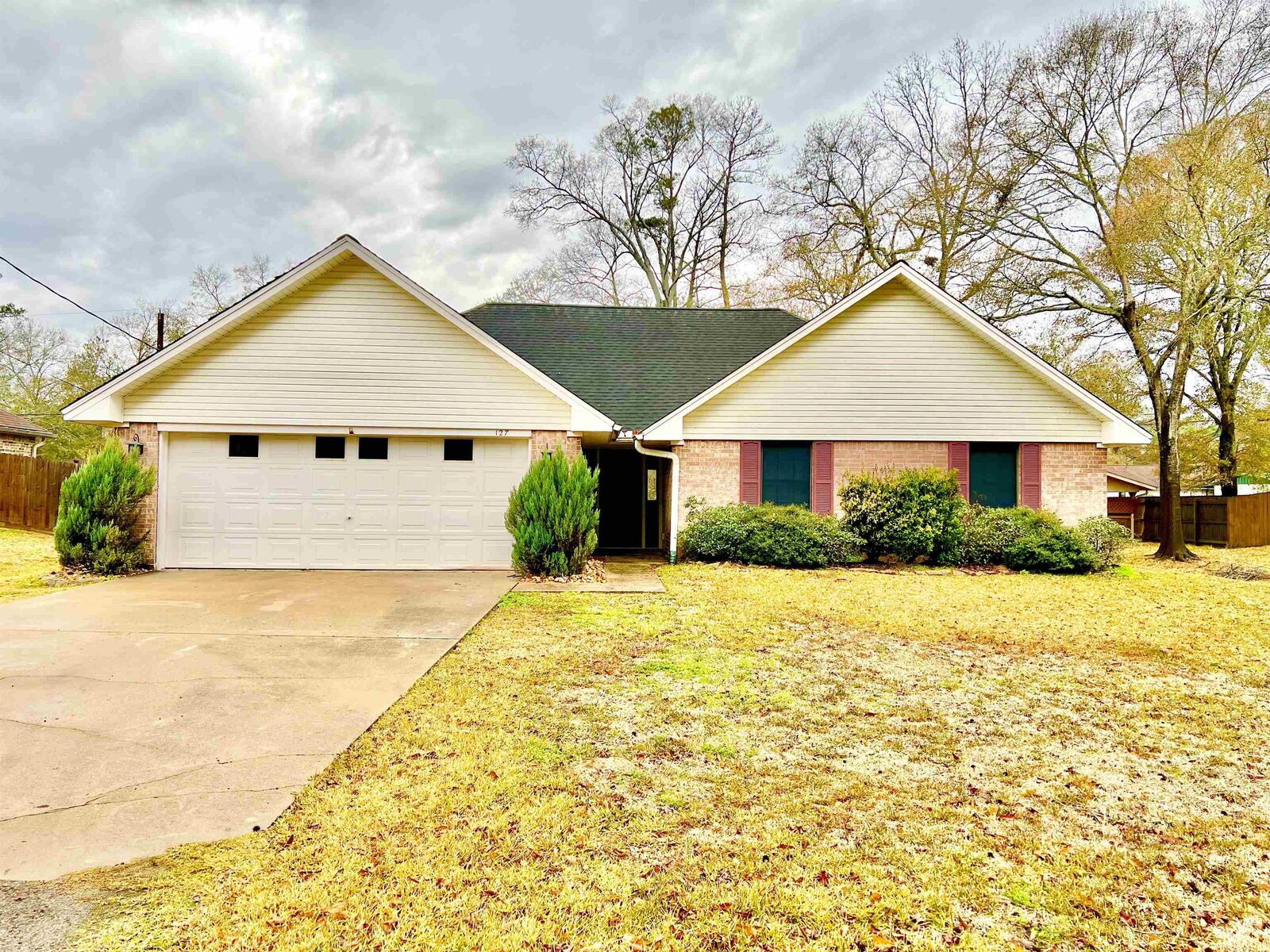 Property Photo:  127 Timbercreek  TX 77657 
