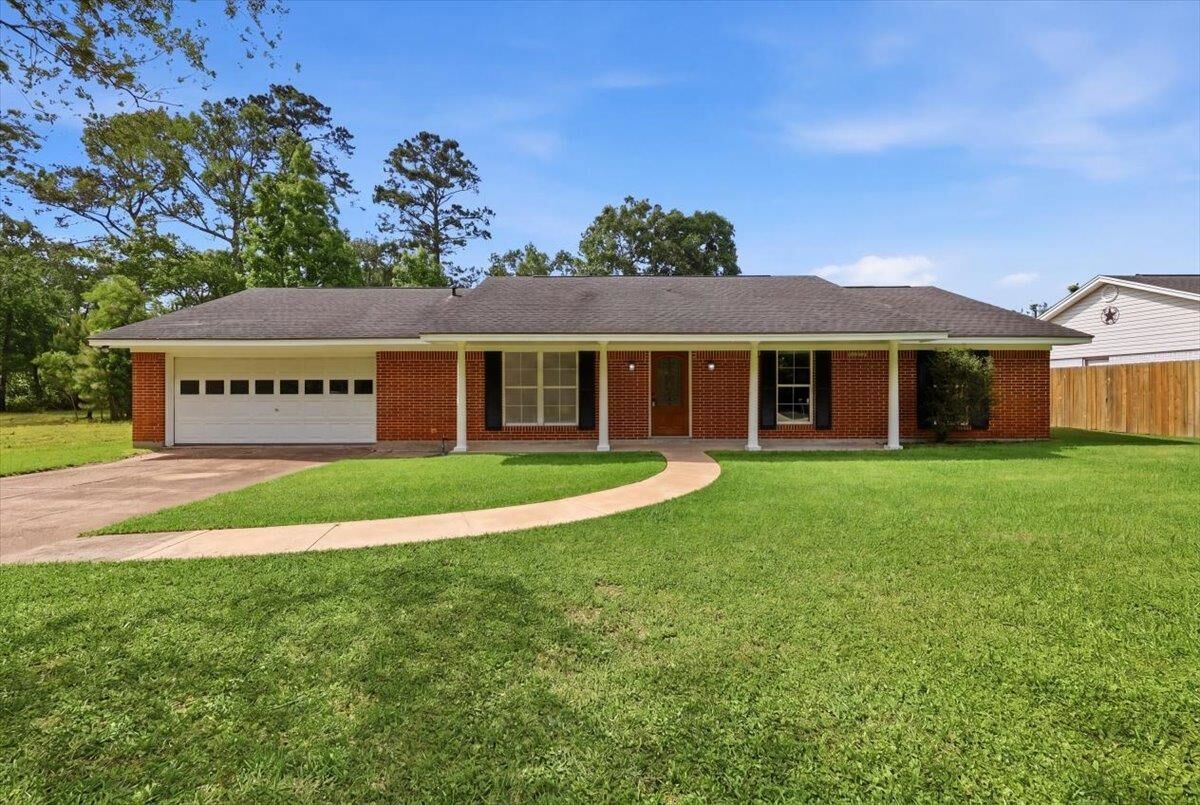 Property Photo:  114 Woodlawn Dr.  TX 77659 