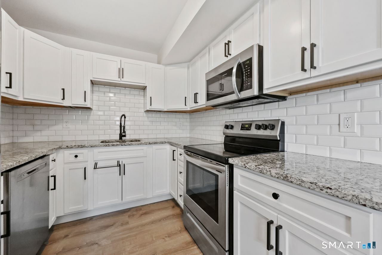 Property Photo:  5 Van Zant Street 1  CT 06855 