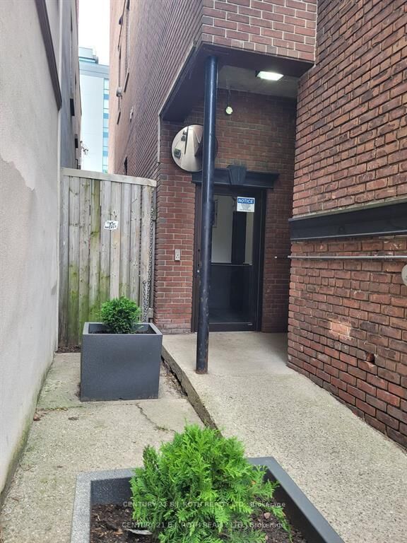 Photo de la propriété:  19 Dunlop Street W 205  ON L4N 1A1 