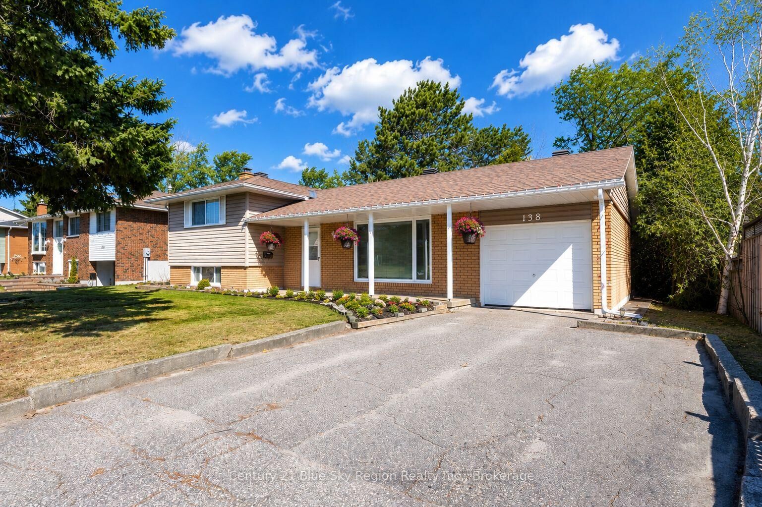 Property Photo:  138 Macbeth Crescent  ON P1B 7X6 