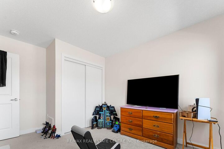 Property Photo: 17 Downriver Drive ON L3B 0M5