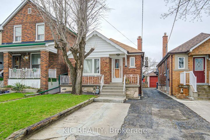 35 Montcalm Avenue — photo 1