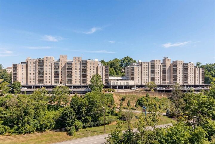 Property Photo:  2160 Greentree Rd. 405W  PA 15220 