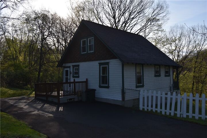 Property Photo:  1008 South Rd  PA 15209 