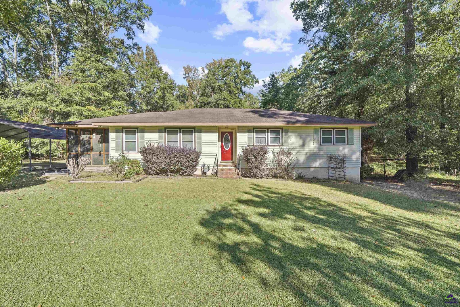 Property Photo:  894 Chapman Drive  GA 31211 