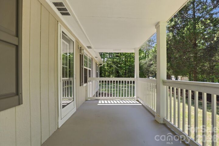 Property Photo:  136 Woodridge Lane  NC 28115 