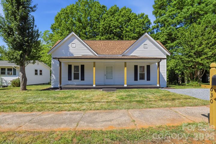 Property Photo:  630 N Davis Avenue  NC 28658 