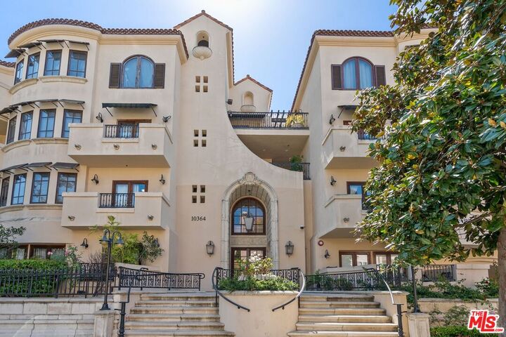 Property Photo:  10364 Almayo Ave  CA 90064 