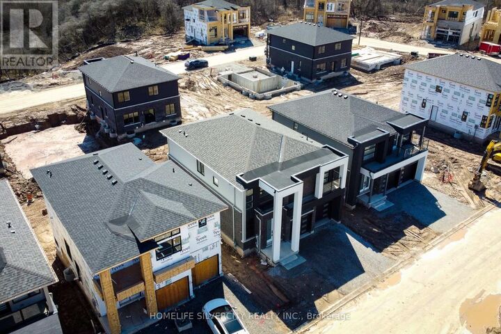 Property Photo:  6454 Sunshine Common  ON L2G 0E4 