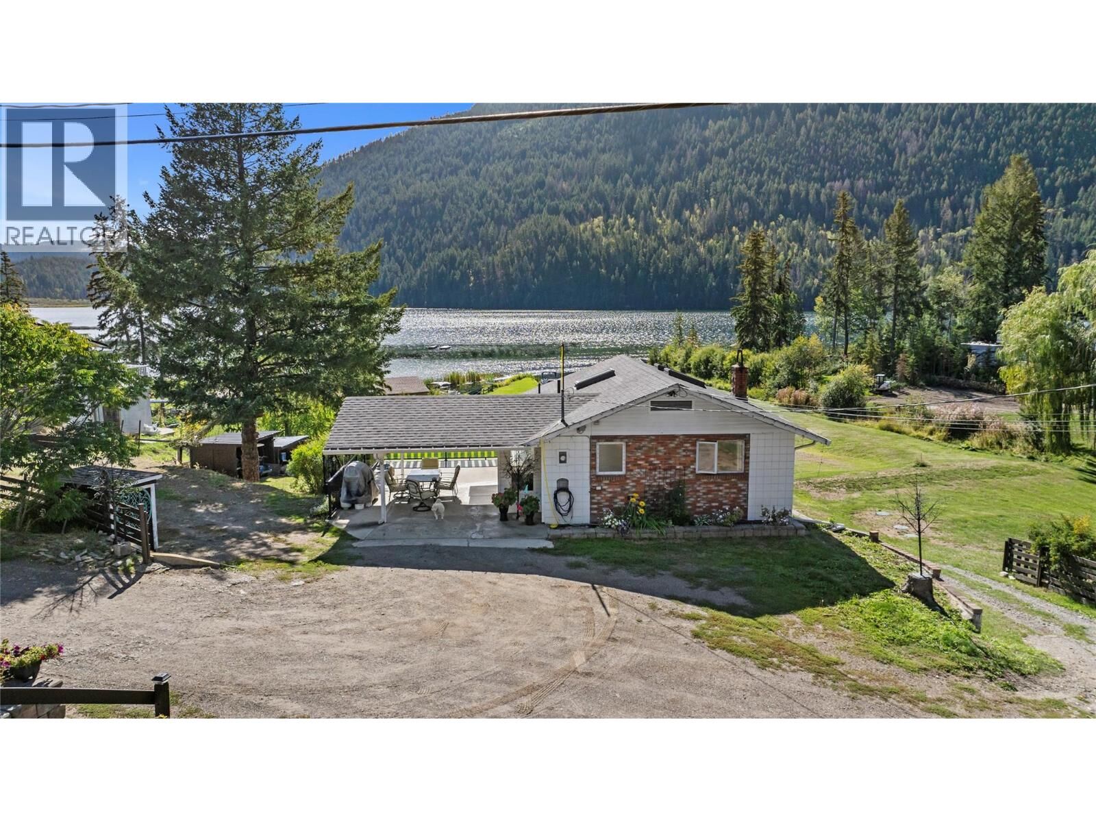 Property Photo: 2348 Ojibway Road BC V2H 1P1