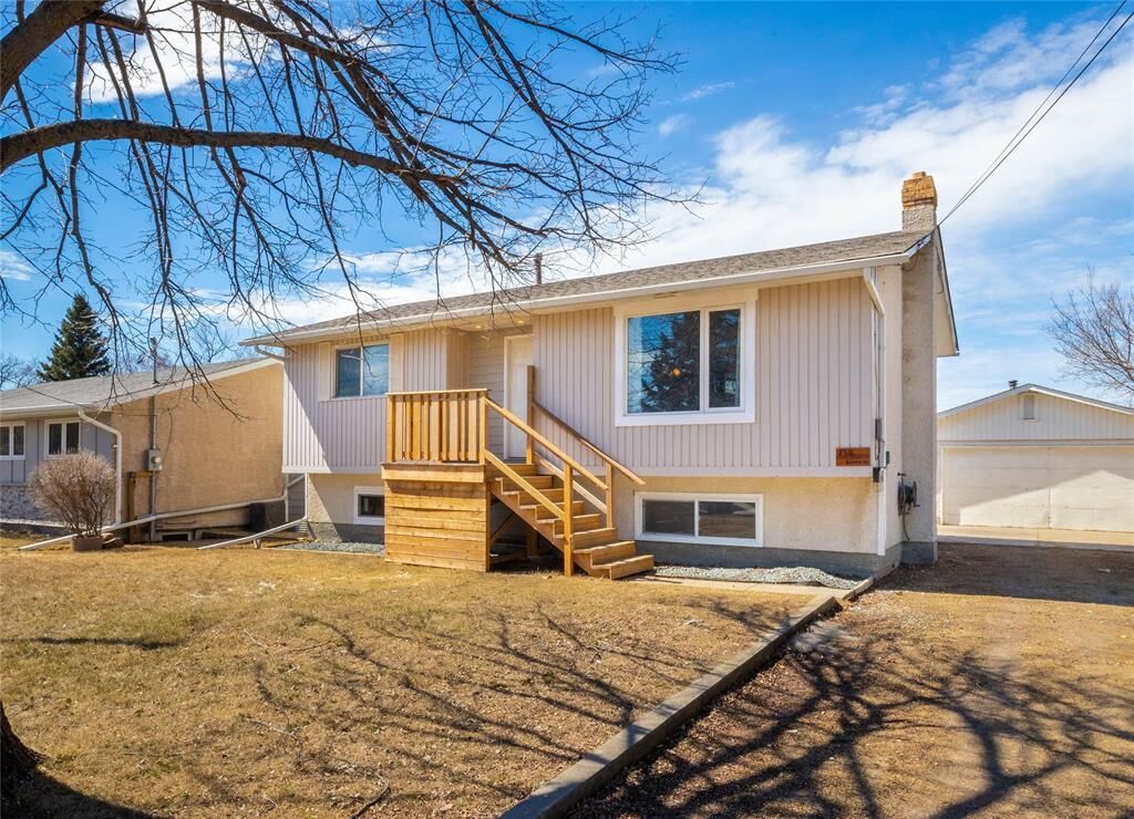 Property Photo:  758 Berkley Street  MB R3R 1K3 