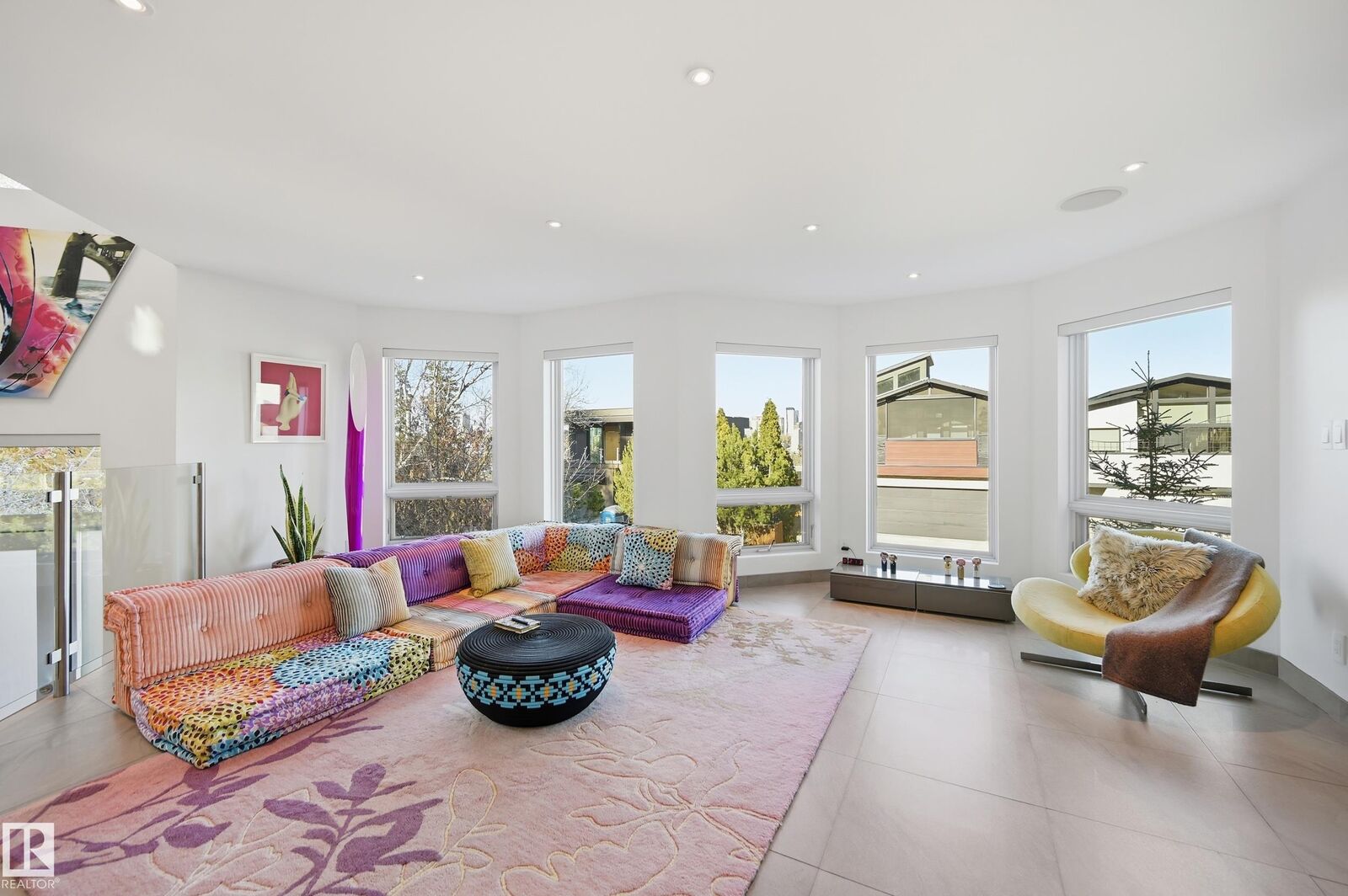 Property Photo:  10065 90 Avenue NW  AB T6E 4X2 