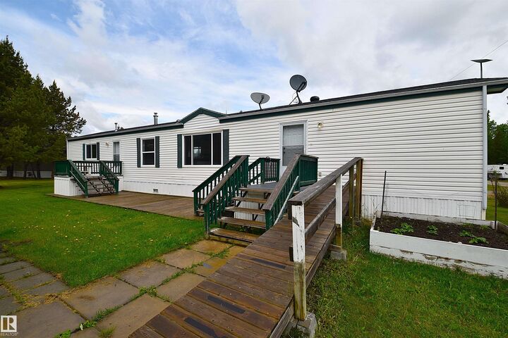 Property Photo: 5429 Twp Road 494 70 AB T0C 1W0