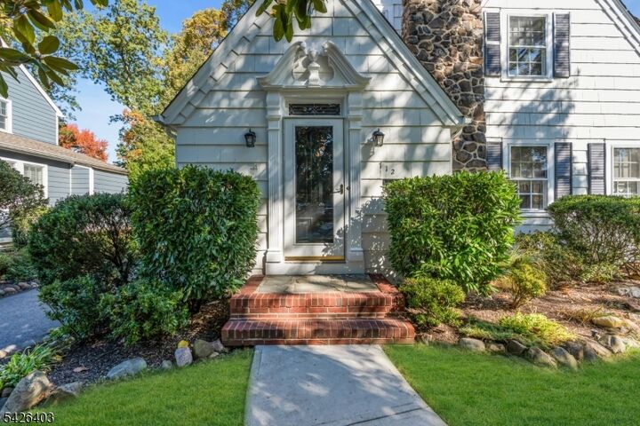 Property Photo:  712 Forest Ave  NJ 07090 