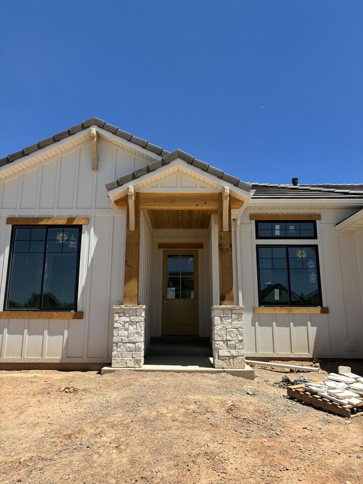 Property Photo: 169 S Temple Cove Dr UT 84720