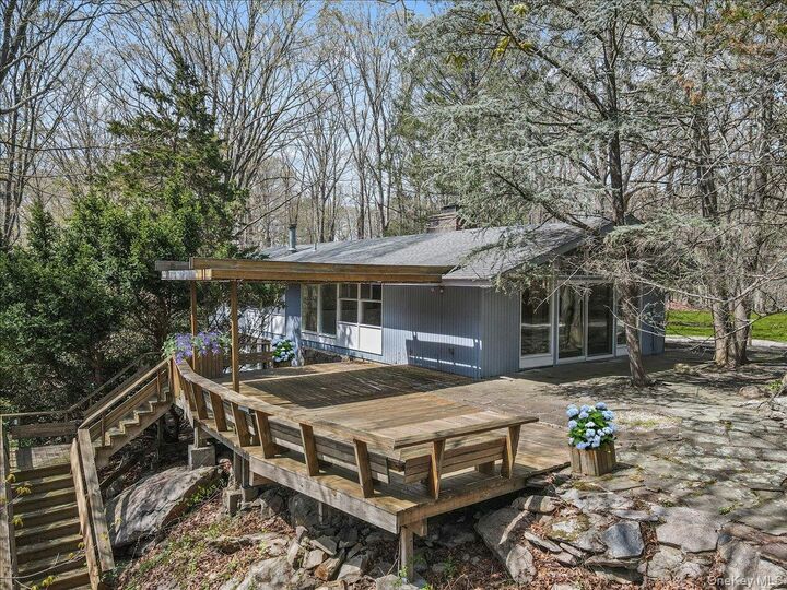 Property Photo:  9 E Cradle Rock Road  NY 10576 