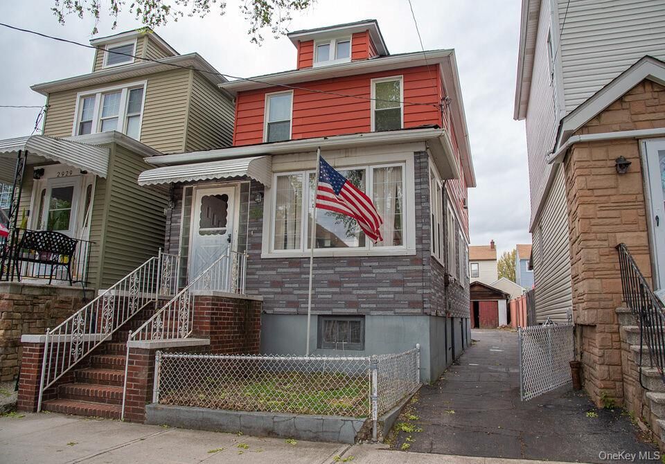 Property Photo:  2931 Coddington Avenue  NY 10461 