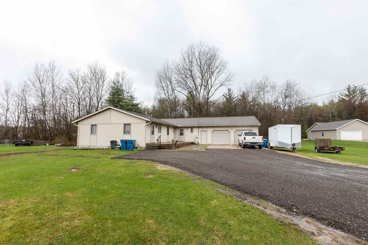 Property Photo:  2043/2047 N Neiner  MI 48657 