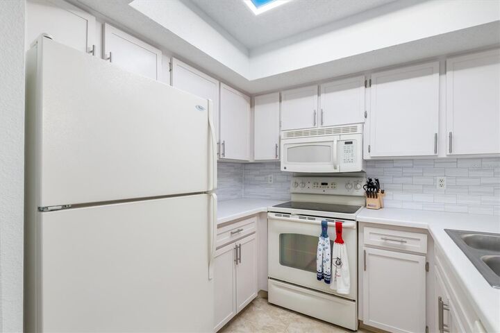 Property Photo: 19505 Quesada Avenue C203 FL 33948