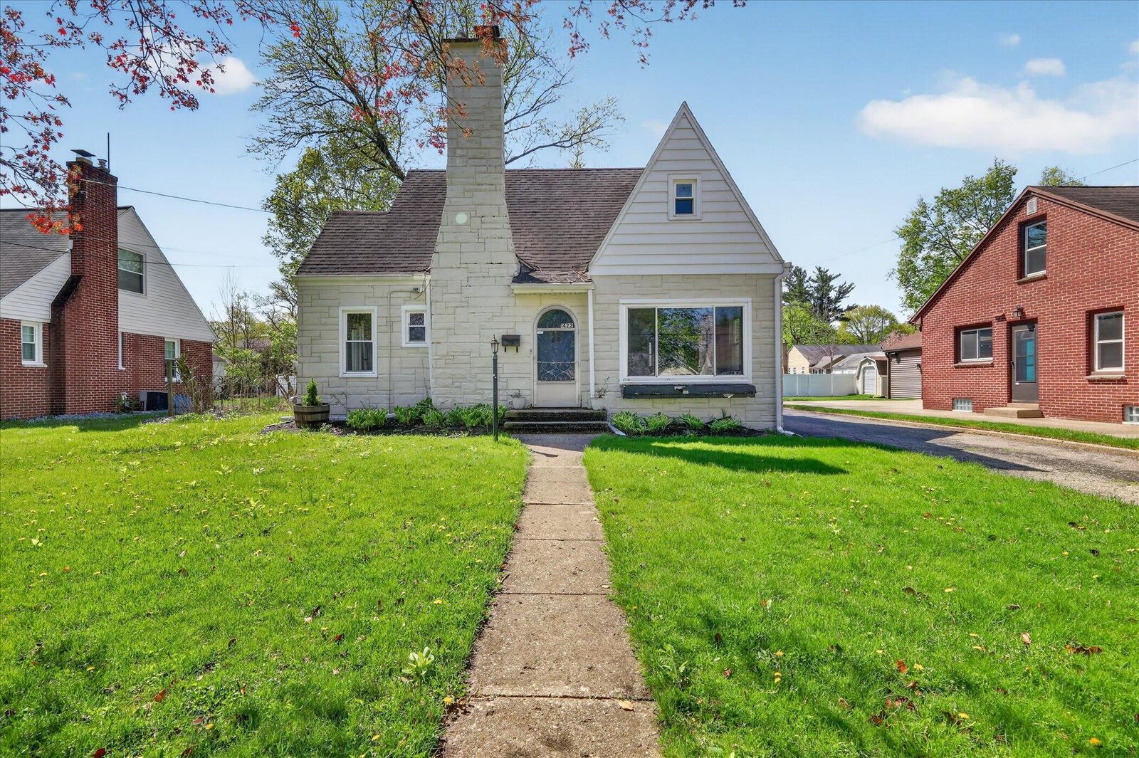 Property Photo:  1422 Reycraft Drive  MI 49001 