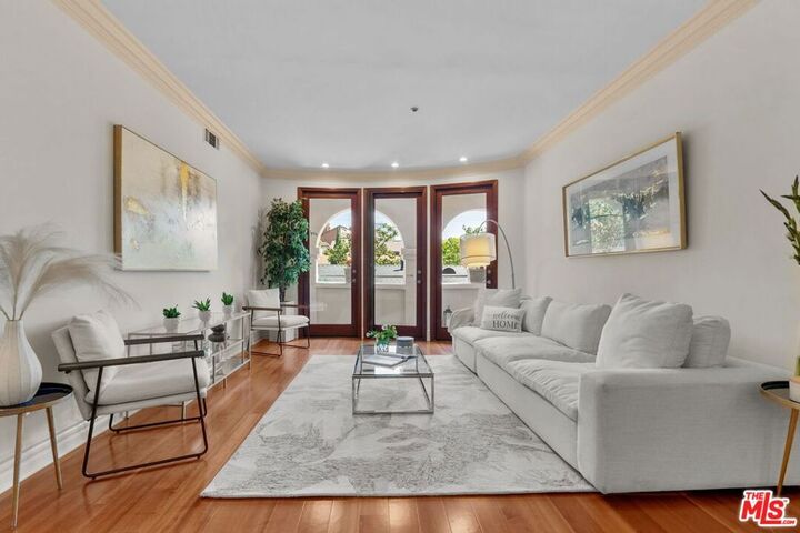Property Photo:  10364 Almayo Avenue 305  CA 90064 