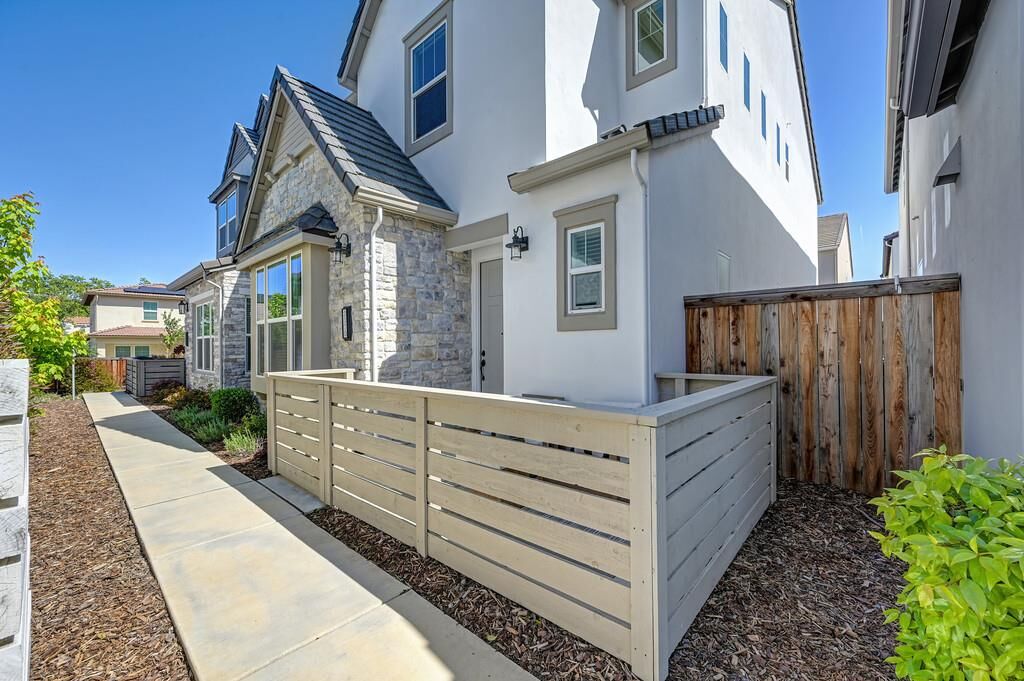 Property Photo:  2370 Macanudo Walk Avenue  CA 95818 