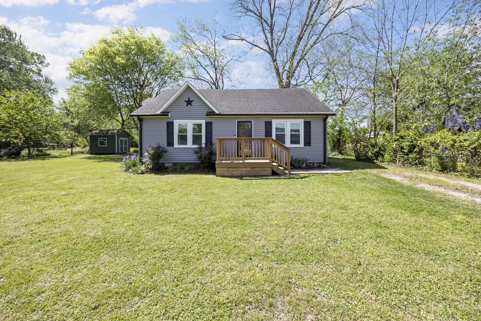 Property Photo:  905 Nicholson St  TN 37324 