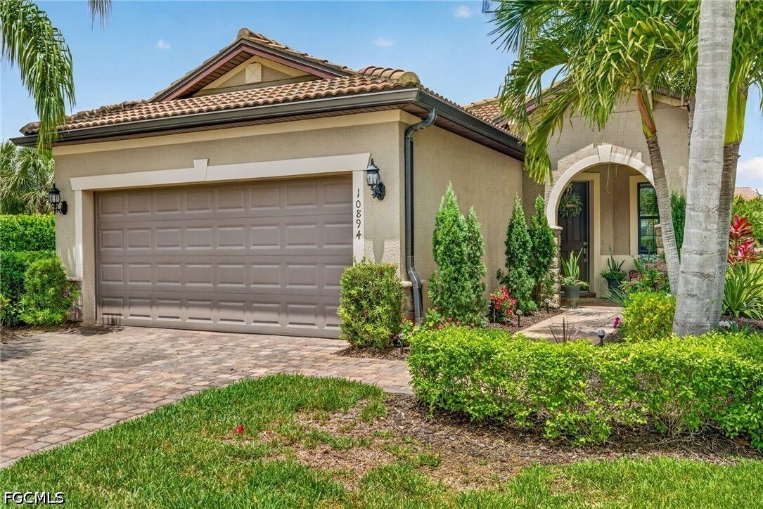 Property Photo: 10894 Glenhurst Street FL 33913
