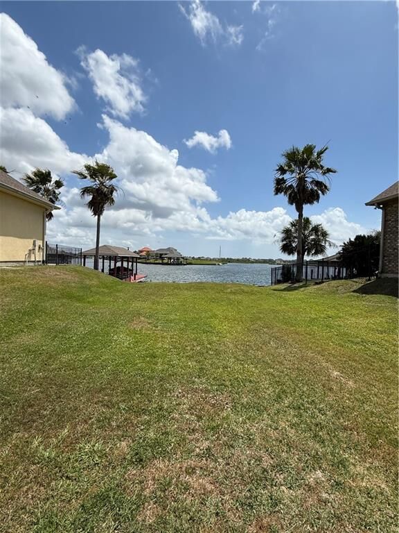 Property Photo:  1512 Royal Palm Drive  LA 70458 
