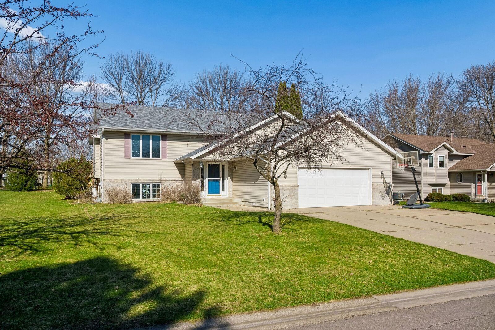 Property Photo:  513 4th Street SW  MN 55376 