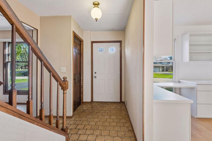 Property Photo:  812 Oriole Lane  MN 55318 