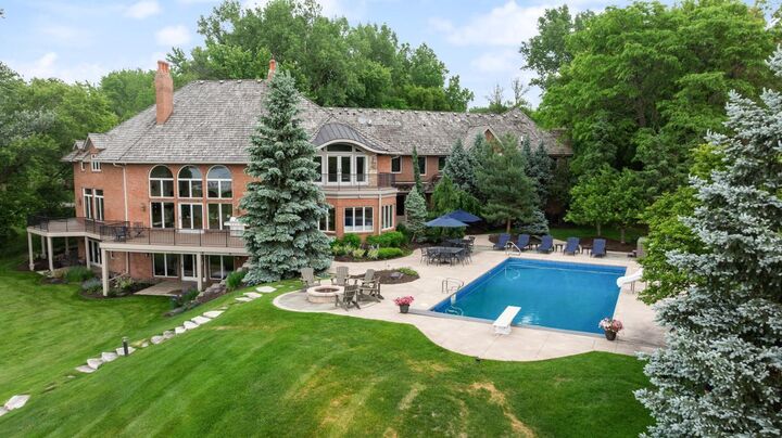 Property Photo: 425 Oxford Road MN 55356