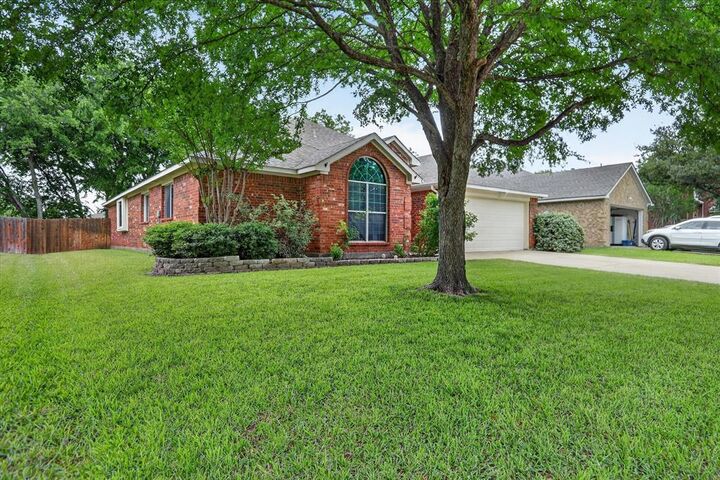 Property Photo:  924 Chestnut Lane  TX 76179 