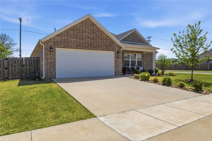 Property Photo:  70 E Loveland Loop  AR 72730 