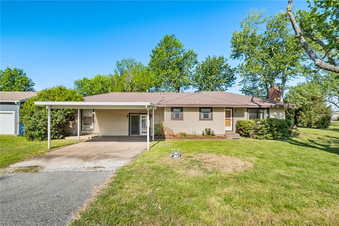 Property Photo:  2204 Lincoln Street  AR 72761 