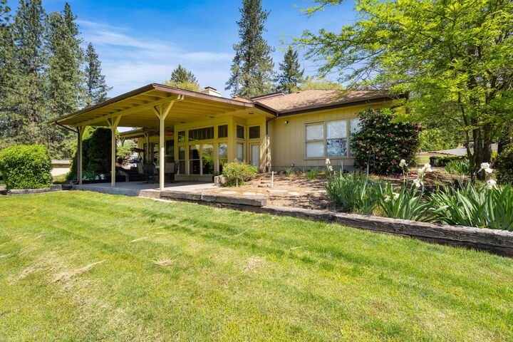 Property Photo: 254 El Camino Way OR 97526