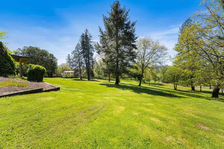 Property Photo: 254 El Camino Way OR 97526